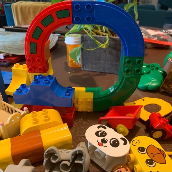HUGE LOT OF VINTAGE LEGO BRANDED DUPLO BLOCKS Figures, Vehicles Blocks - Picture 10 of 11